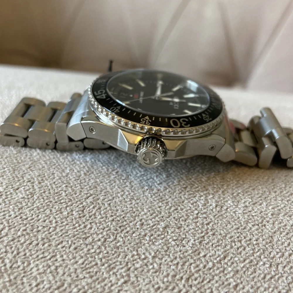 NWT Authentic Gucci Dive Bracelet Men Watch, 40mm - Picture 6 of 9